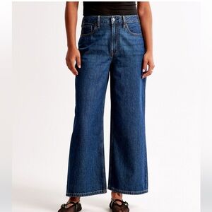 Abercrombie Curve Love High Rise Cropped Wide Leg Jean size 34 short